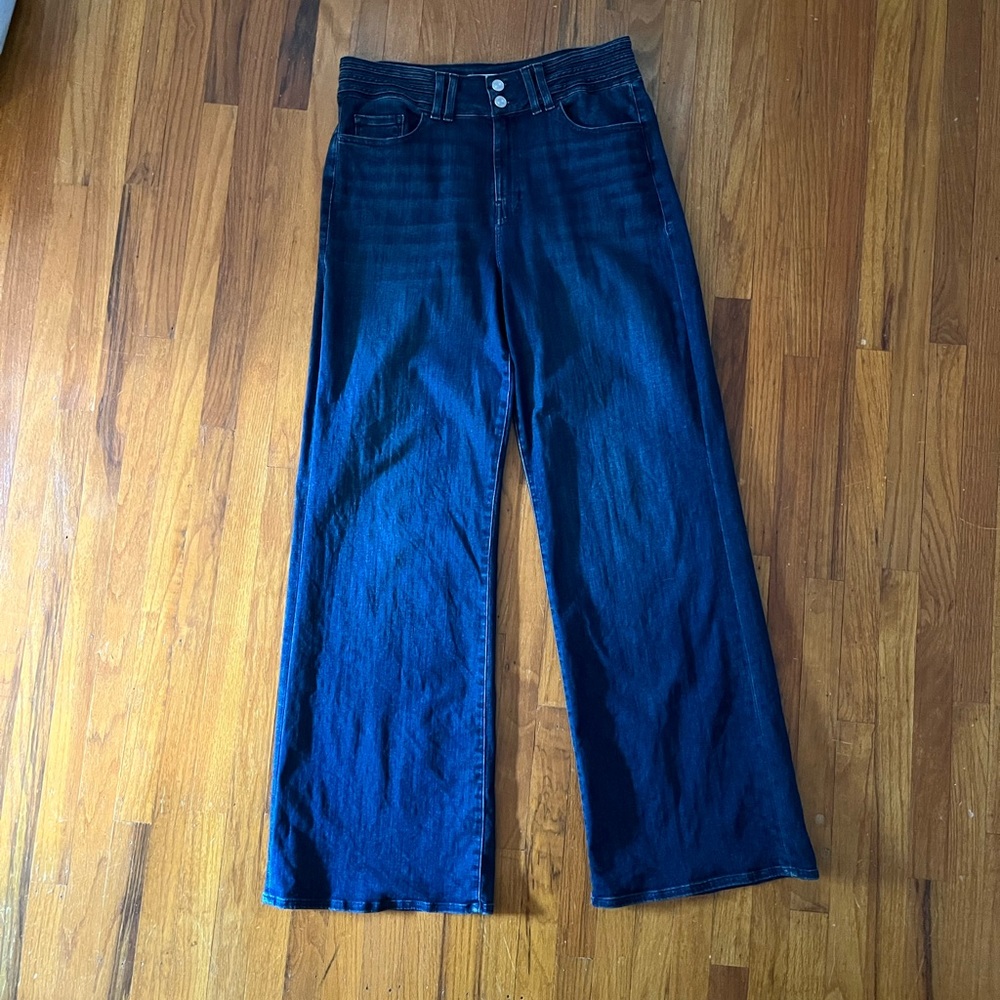 Frame Denim Triple Stitch Detail wide leg jeans. Women’s size 33, 34” inseam